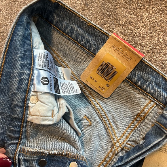 Levi's Light Blue Denim Jeans with Golden Stitching - Picture 3 of 4